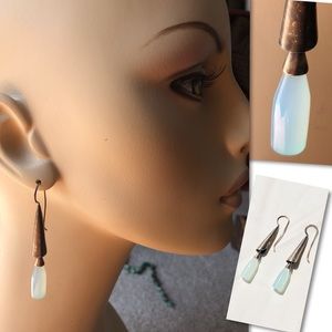 Vintage Jewelry - Vintage Prehnite Stone Lotus Petal Dangle Earrings Vintage Jewelry - Vintage Prehnite Stone Lotus Petal Dangle Earrings